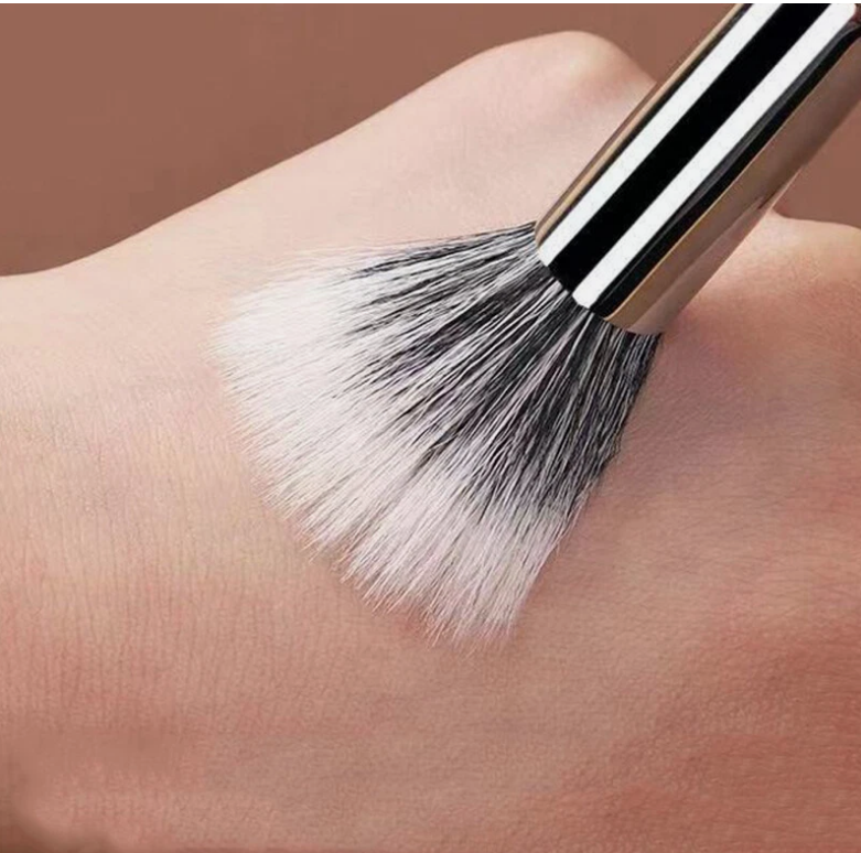ITSHINY Makeup Brush - Soft Kabuki Foundation Brush for Flawless Liquid, Powder & Cream Application